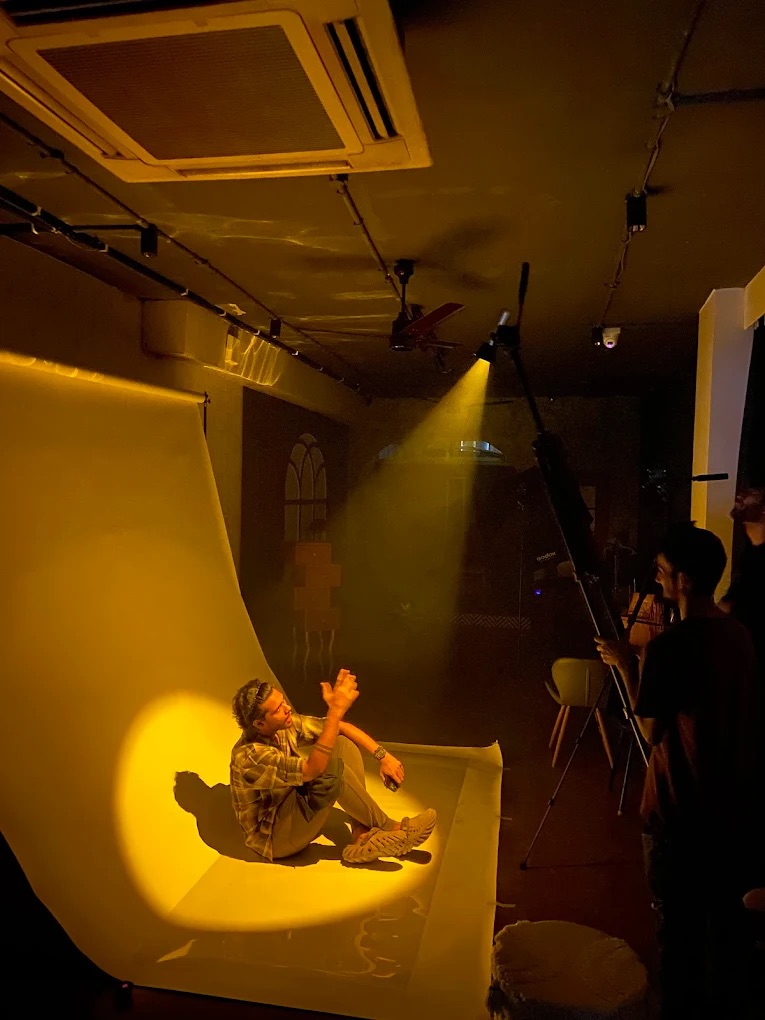 Versatile Multi-Set Content Studio | 35+ Looks & Backdrops – Shoot Studio in Delhi, photo 3