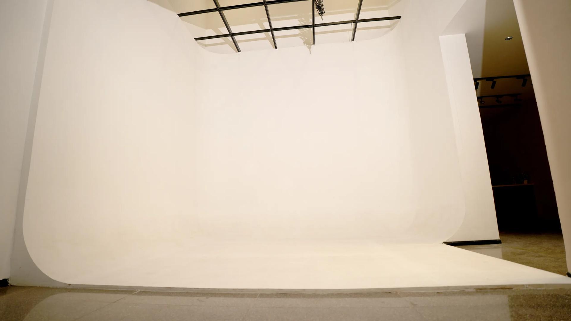 Fully Equipped Production Studio with Kitchen, Podcast, Cyclorama & Conference Room – Shoot Studio in Delhi, photo 5
