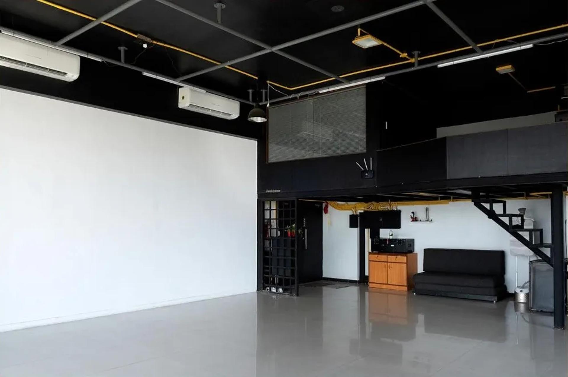Glasshouse Industrial Loft Natural Daylight and Production Studio – Shoot Studio in Mumbai, photo 13