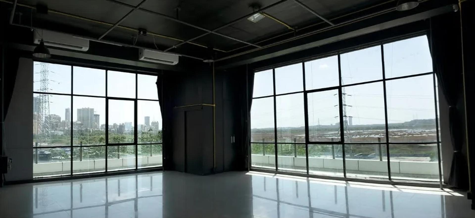 Glasshouse Industrial Loft Natural Daylight and Production Studio – Shoot Studio in Mumbai, photo 4