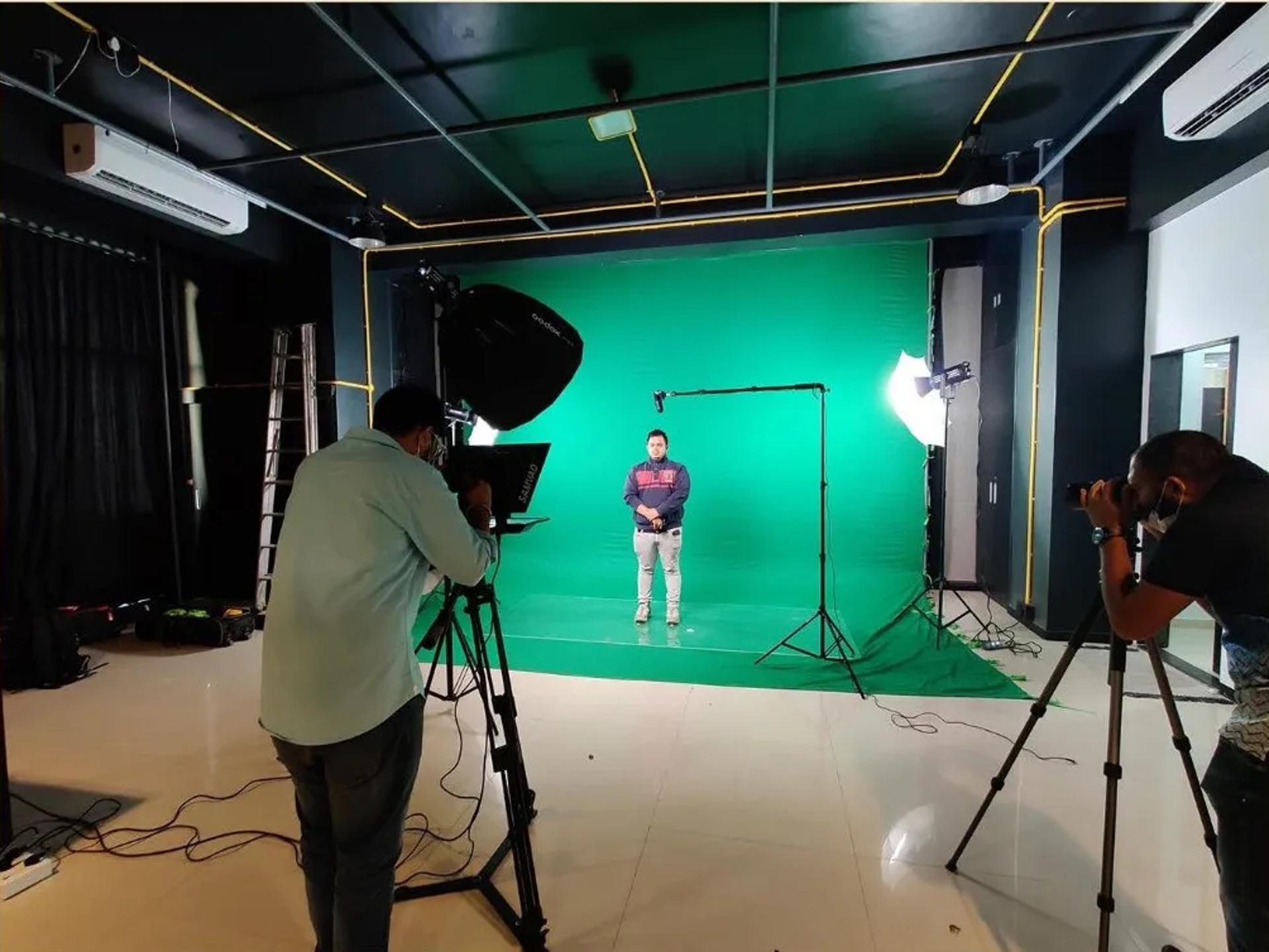 Glasshouse Industrial Loft Natural Daylight and Production Studio – Shoot Studio in Mumbai, photo 2