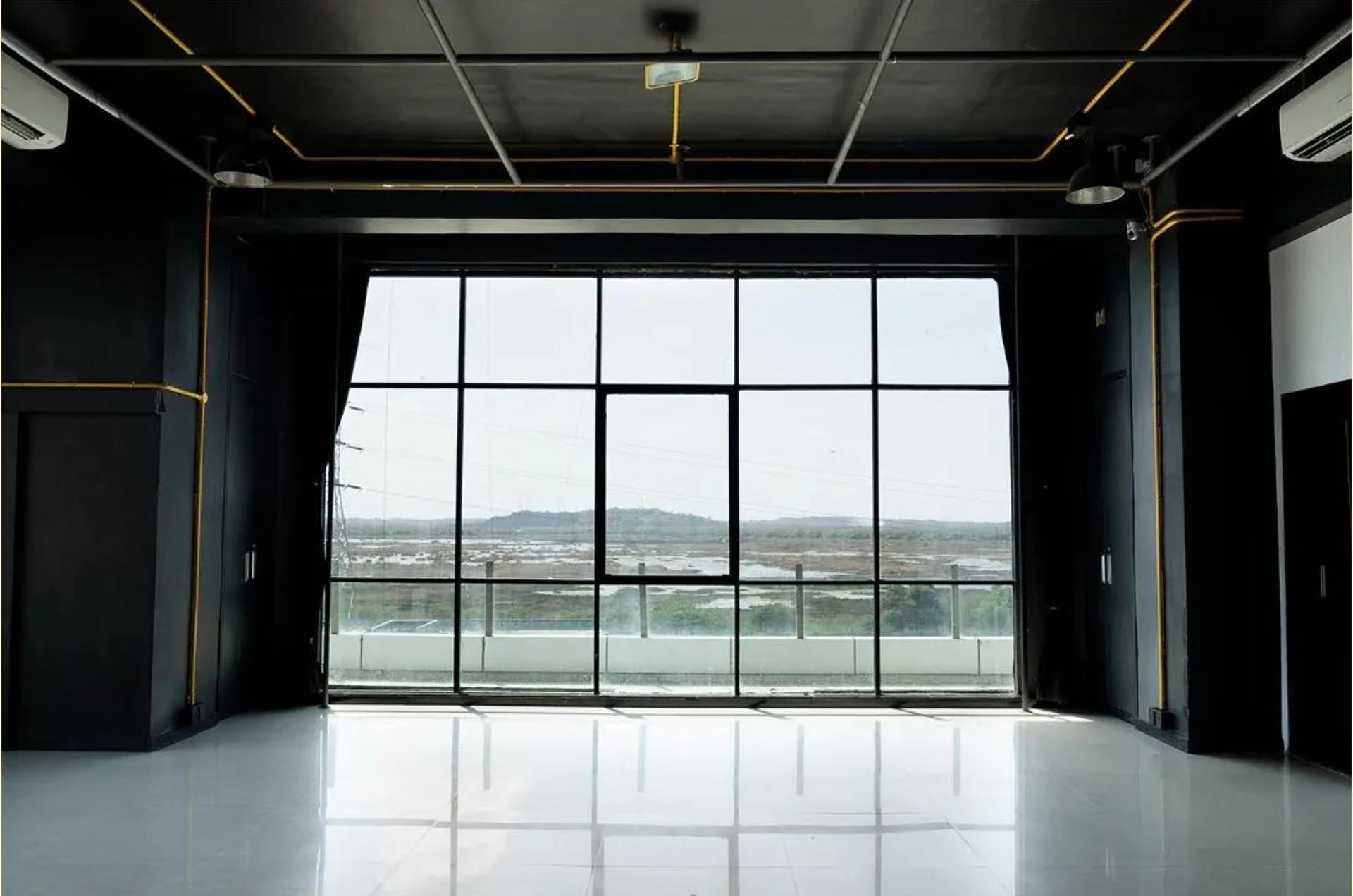 Glasshouse Industrial Loft Natural Daylight and Production Studio – Shoot Studio in Mumbai, photo 7