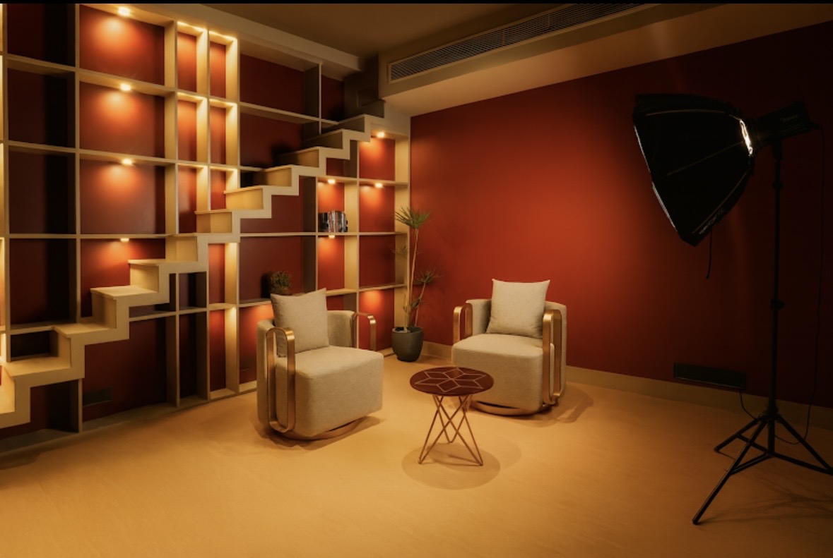 The Infinite-Edge Chroma & Cyclorama Arena