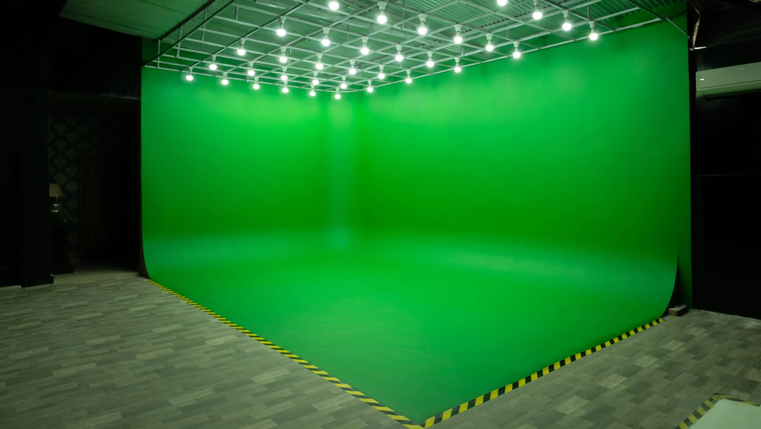 Production Studio with Cyclorama, Chroma & Podcast Sets in Delhi – Shoot Studio in Delhi, photo 1