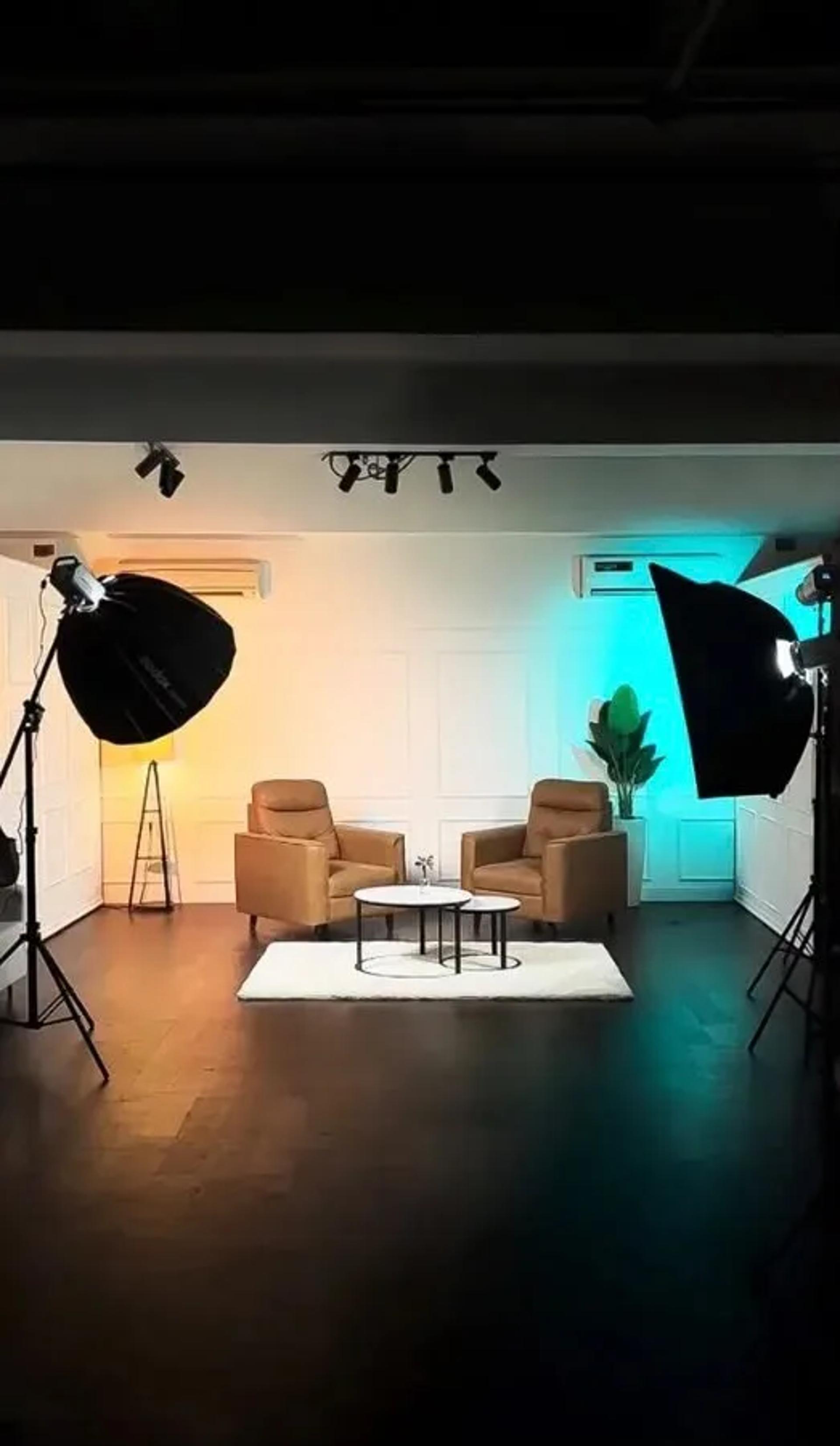 Podcast & Interview Studio with 8 Ready-to-Shoot Sets in Navi Mumbai – Podcast Studio in Mumbai, photo 1