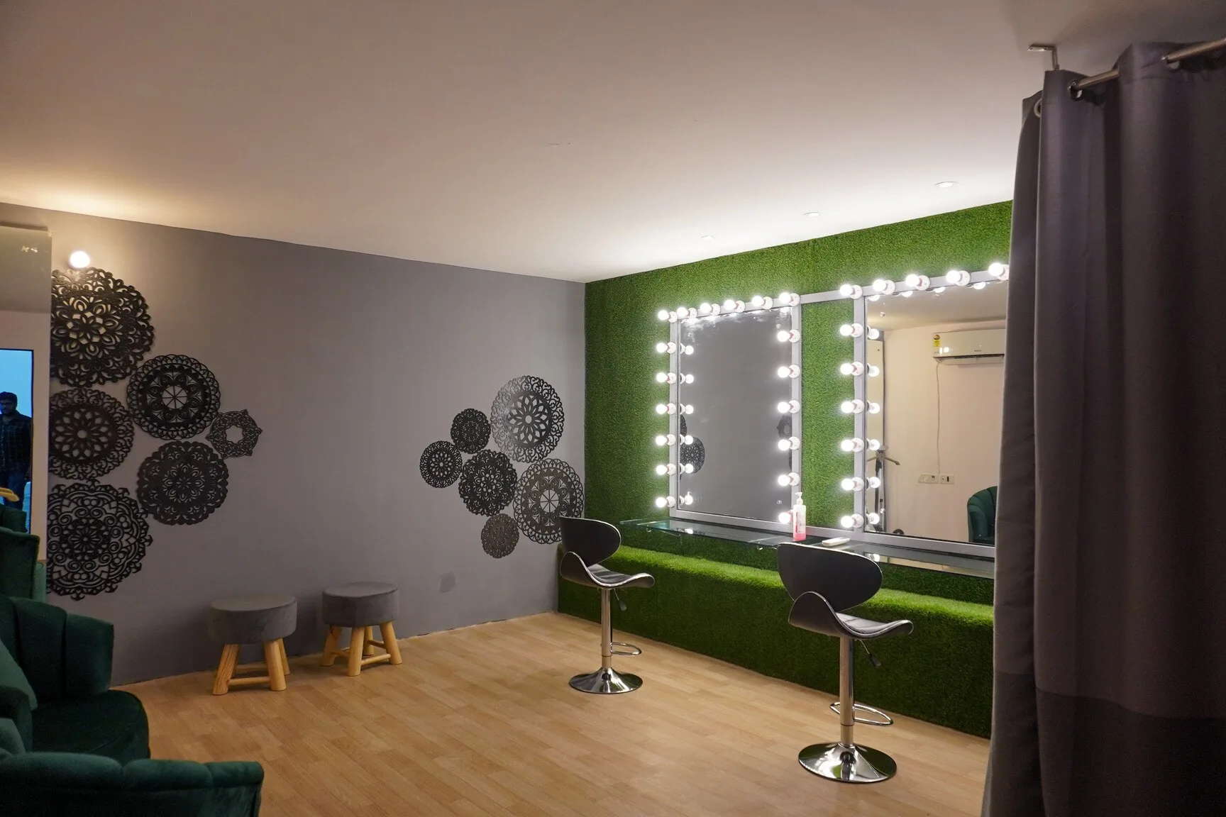 Large Raw Production Studio with Green Screen & Cyclorama in Ghitorni – Shoot Studio in Delhi, photo 8