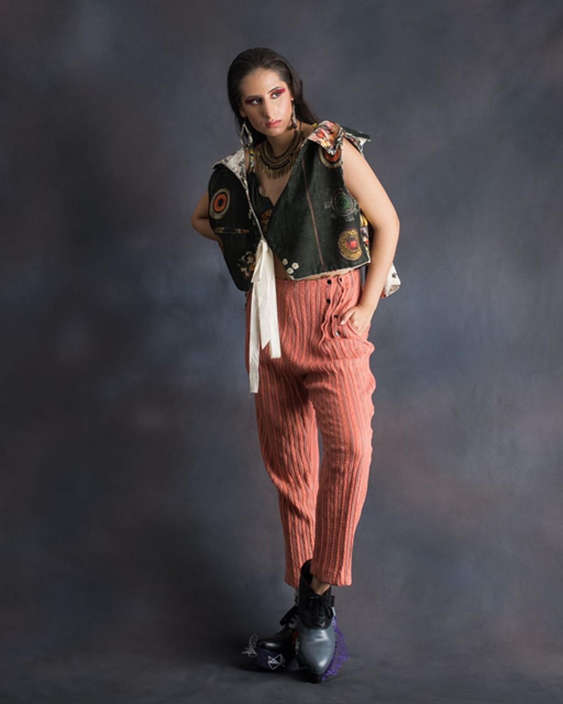Modern & Indian-Themed Photography Studio with Professional Lighting in Shahpur Jat – Shoot Studio in Delhi, photo 16