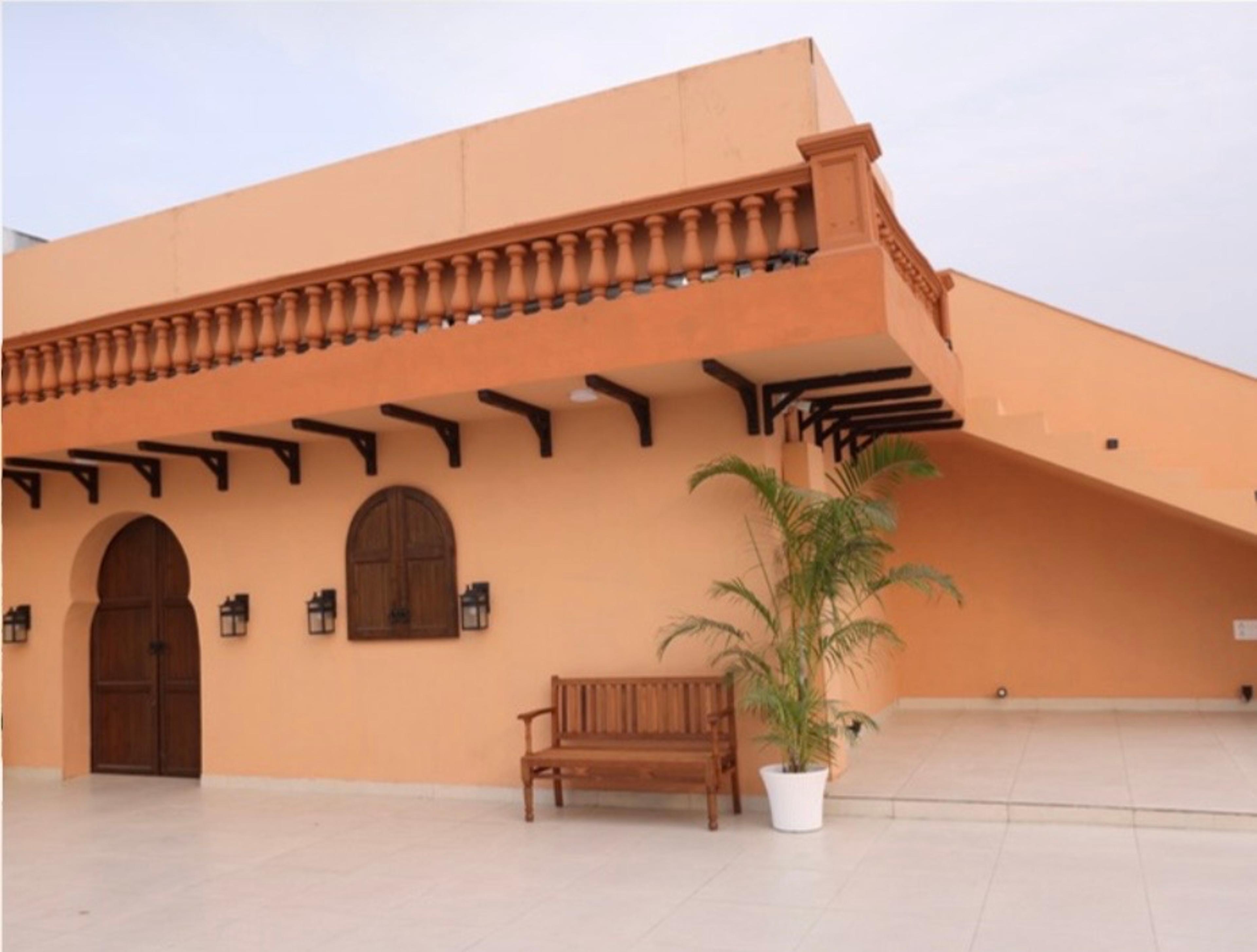 Premium Photography & Video Studio with 17+ Indoor & Outdoor Sets
