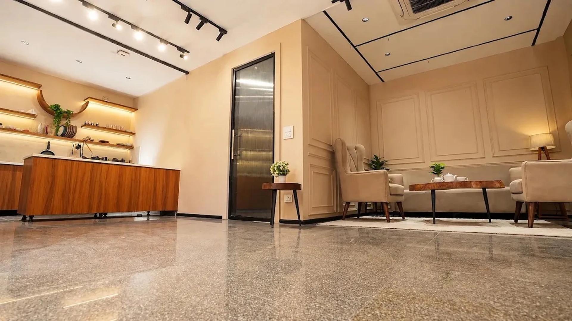 Fully Equipped Production Studio with Kitchen, Podcast, Cyclorama & Conference Room