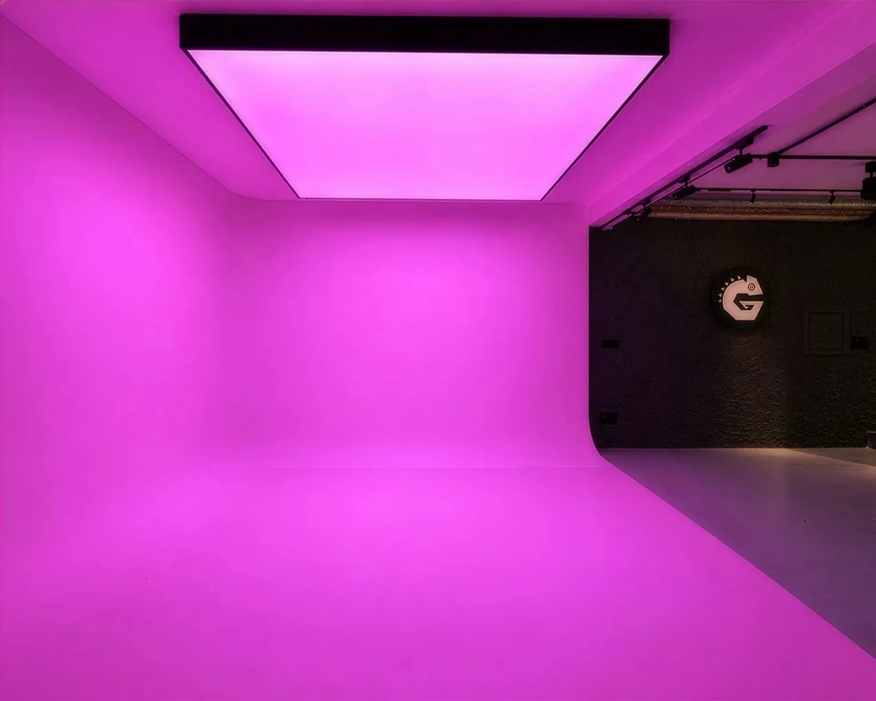 Multi-Set Photography Studio with RGB Cyclorama & Lifestyle Sets in Noida – Shoot Studio in Noida, photo 10