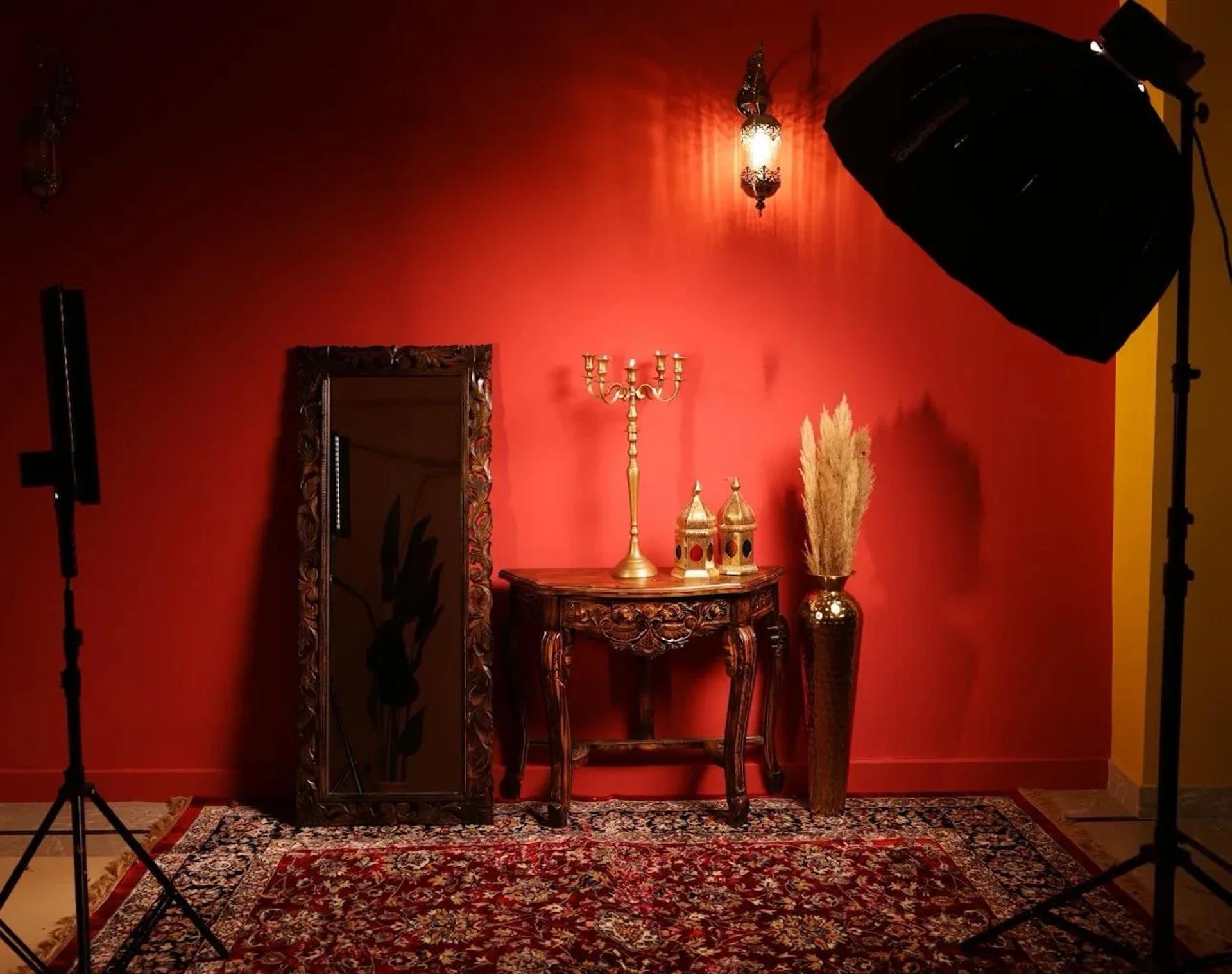 Photography Studio with Modern & Indian Sets, Creative Backdrops in Shahpur Jat, Delhi – Shoot Studio in Delhi, photo 1